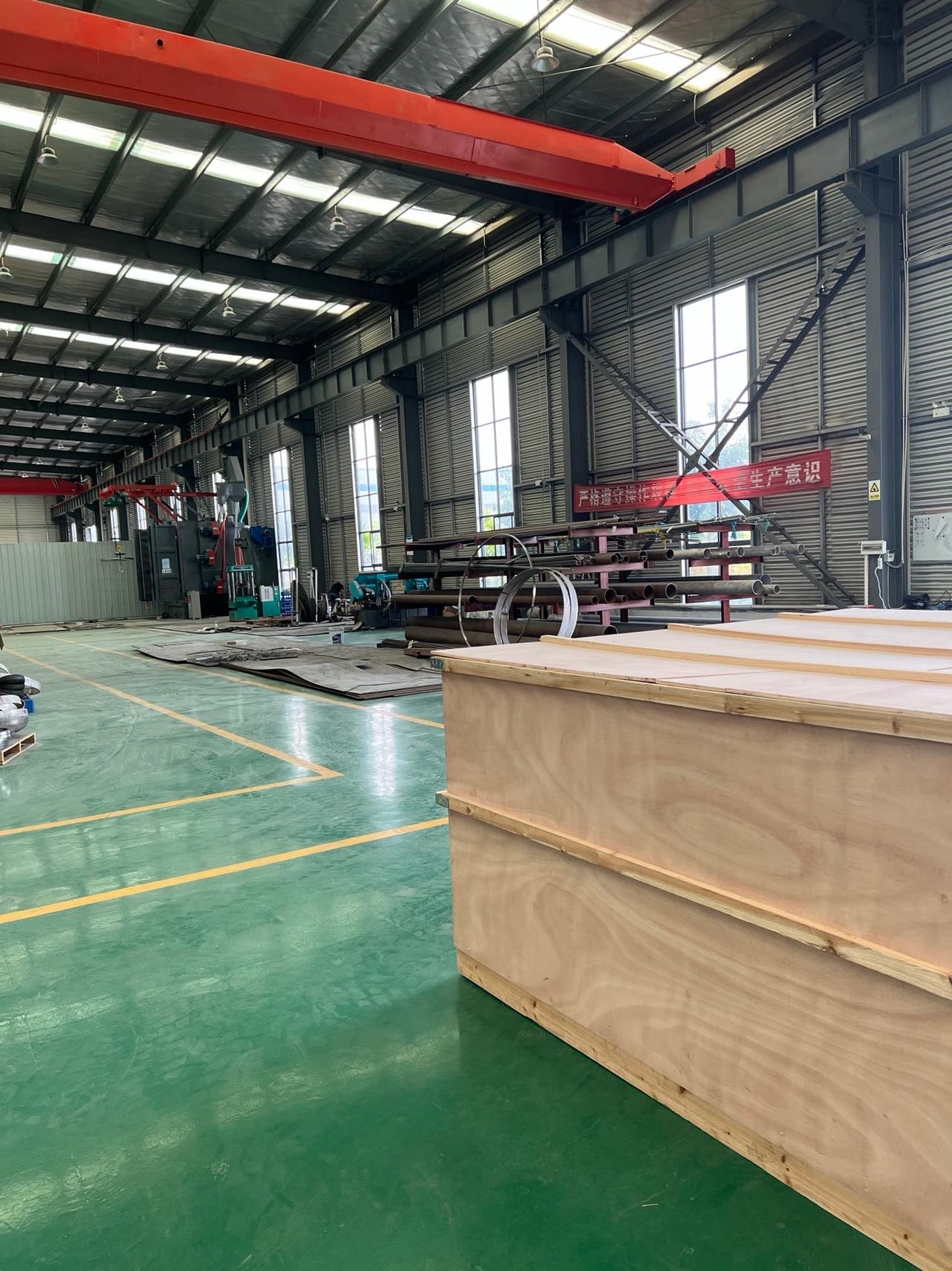Panxin Machinery workshop crane and manufacturing area